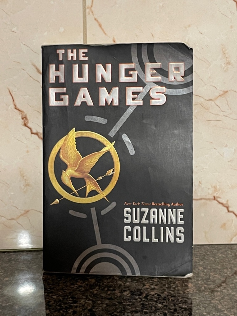 Scholastic The Hunger Games paperback🖤